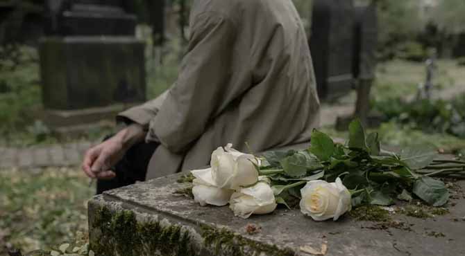 I Gave Shelter to a Young Man I Found Freezing at the Cemetery on Thanksgiving – And It Changed My Whole Life