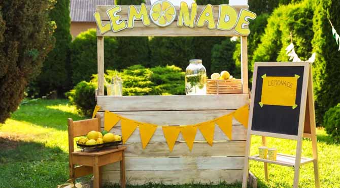 Little Girl Sold Lemonade to Raise Money for Her Father’s Surgery