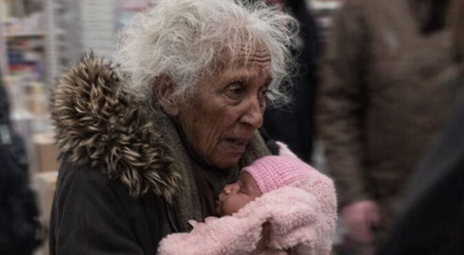 I Gave $2 to an Elderly Woman at the Store — the Next Day, a Note Appeared on My Locker at Work