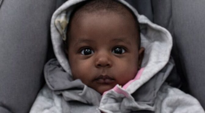 People in Line at the Supermarket Wanted to Kick Me Out When My Granddaughter Started Crying – but a Stranger Suddenly Stepped In