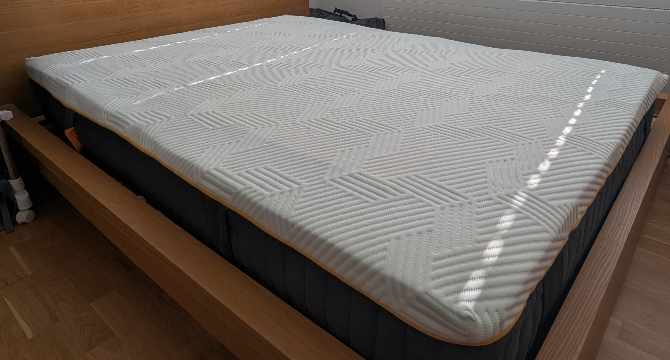 My Husband Died, Leaving Me with Six Children — Then I Found a Box He Had Hidden Inside Our Son’s Mattress