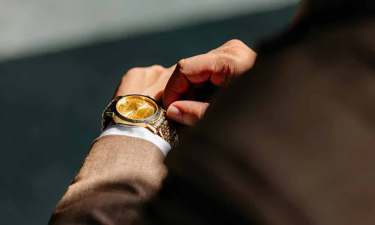 My Newborn Was Screaming in the ER When a Man in a Rolex Said I Was Wasting Resources – Then the Doctor Burst into the Room and Stunned Everyone