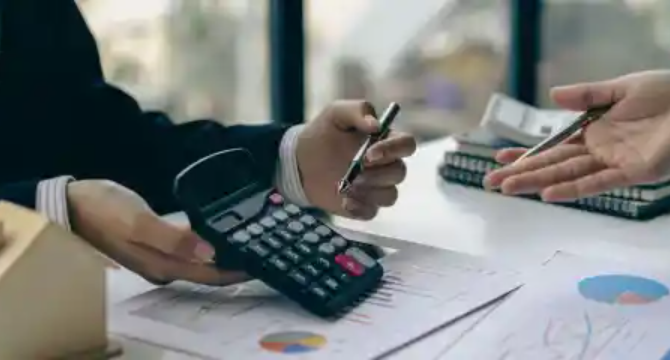 My School Bully Applied for a $50,000 Loan at the Bank I Own – What I Did Years After He Humiliated Me Made Him Pale