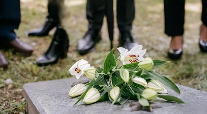 At a Man’s Funeral, His Hidden Life Was Finally Exposed After Decades of Lies – Story of the Day