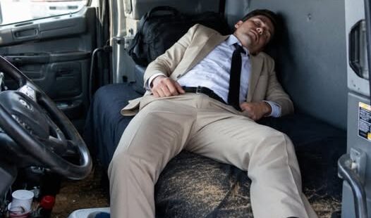 An Old, Poor Mechanic Found a Wealthy Man Sleeping in His Truck One Morning – ‘I Finally Found You,’ the Man Said